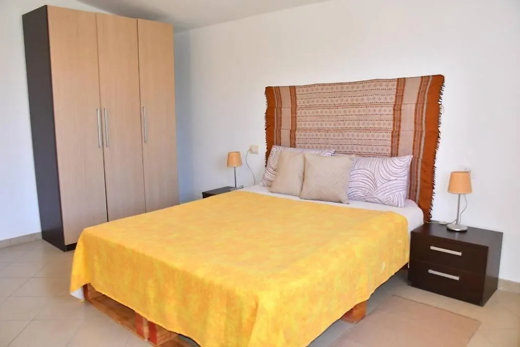 Kyaala Djadsal Moradias Pool&Sea Apartment Santa Maria