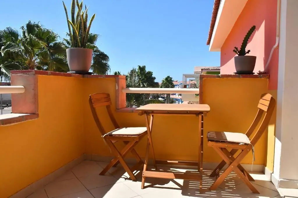 Kyaala Djadsal Moradias Pool&Sea Apartment Santa Maria