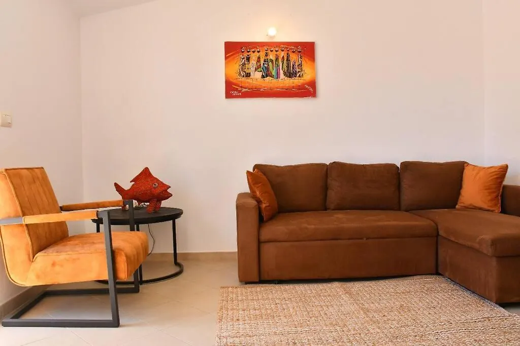 Kyaala Djadsal Moradias Pool&Sea Apartment Santa Maria