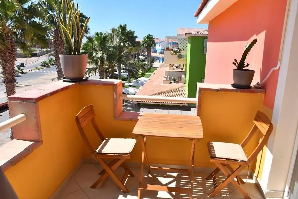 Kyaala Djadsal Moradias Pool&Sea Apartment Santa Maria